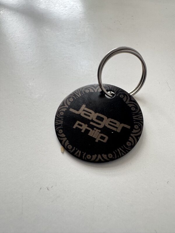 Placa redonda negra con nombre Jager Philip grabado