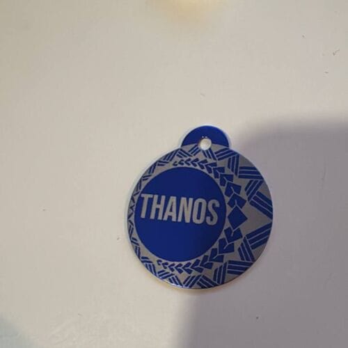 Placa QR azul tribal Thanos para perro